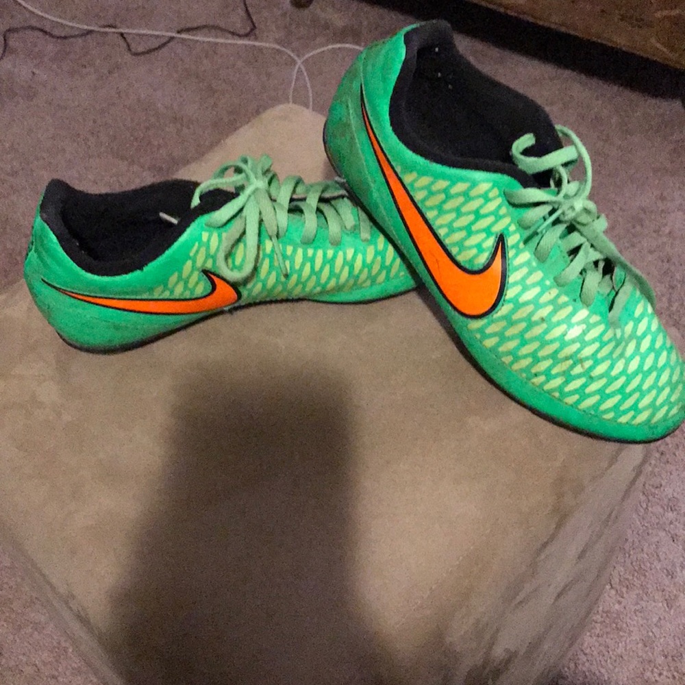 Soccer cleats